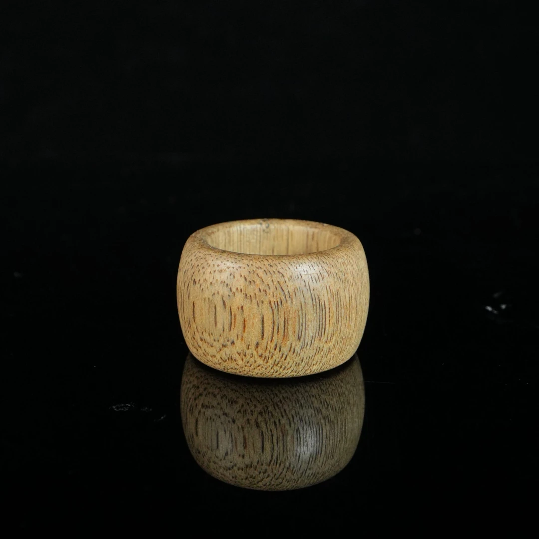 B5698 达拉干黄油老料扳指 /4.36g