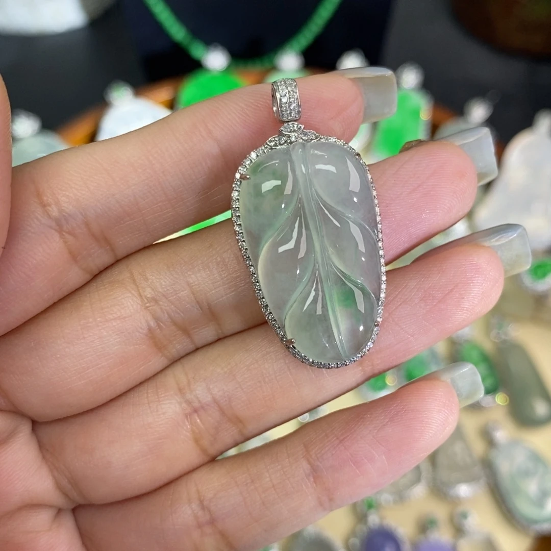 翡翠18K金镶嵌颈饰A货翡翠