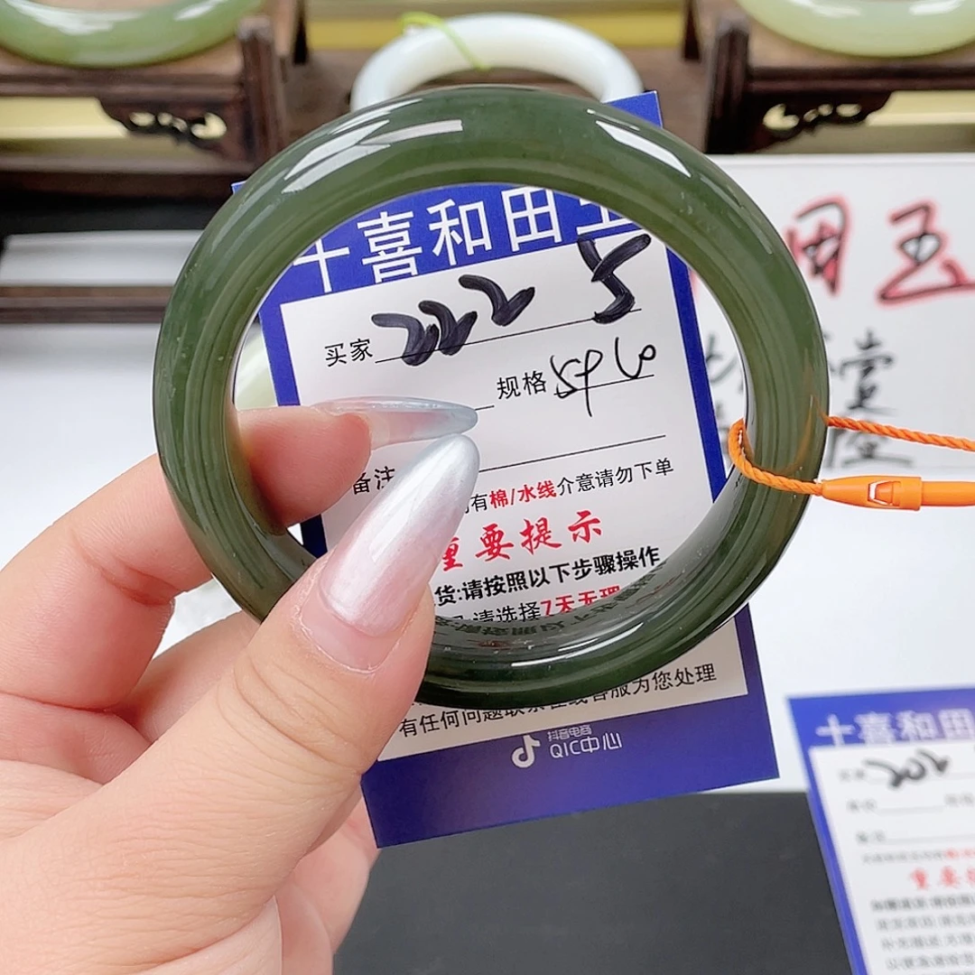 和田玉未镶嵌手镯