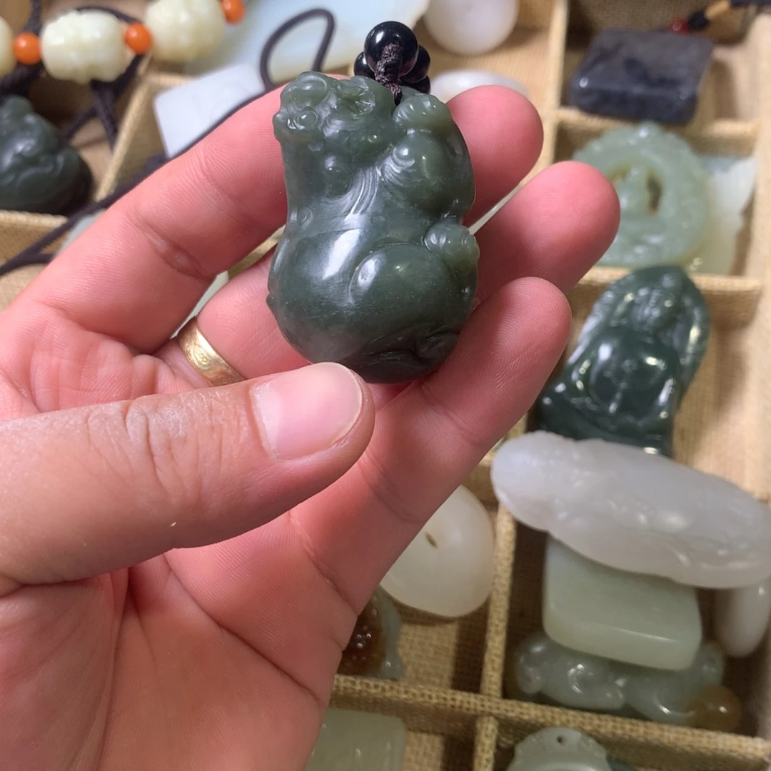 颈饰未镶嵌和田玉