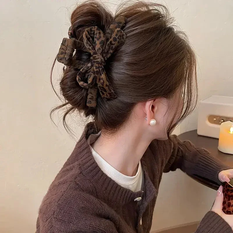 秋冬豹纹蝴蝶结抓夹鲨鱼夹气质复古后脑勺发夹百搭高级感商品图