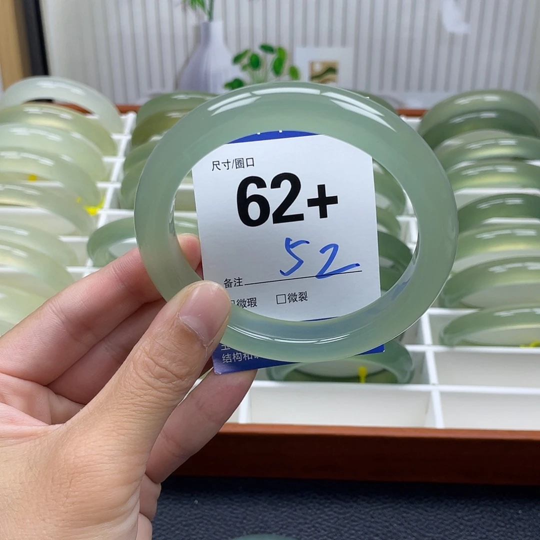 淼****蛇纹石玉未镶嵌手镯