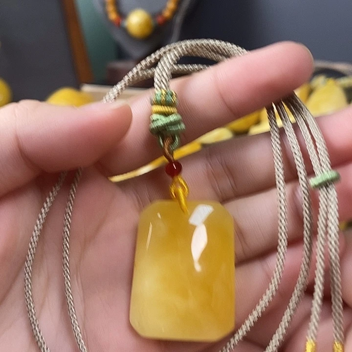 琥珀未镶嵌裸石无事牌