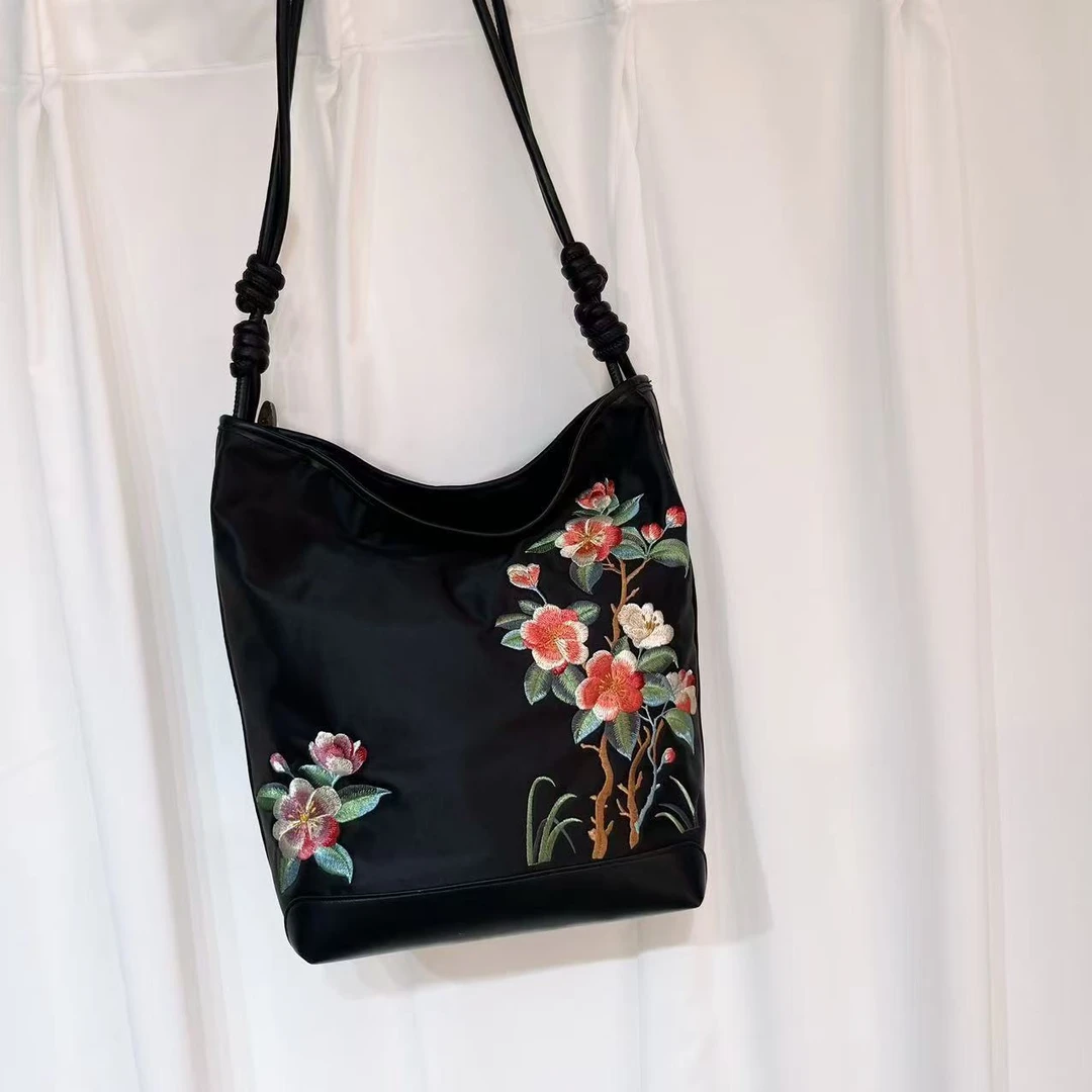 牛津布刺绣斜挎包6458