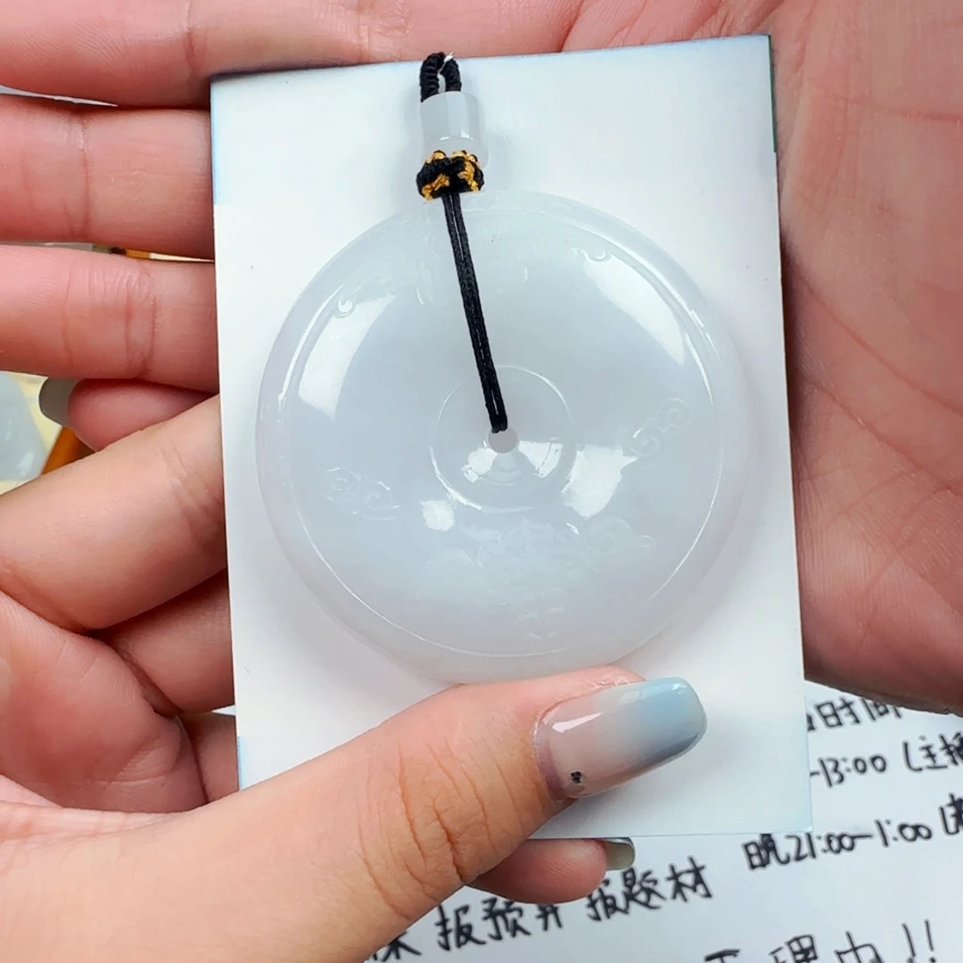 翡翠未镶嵌颈饰平安扣