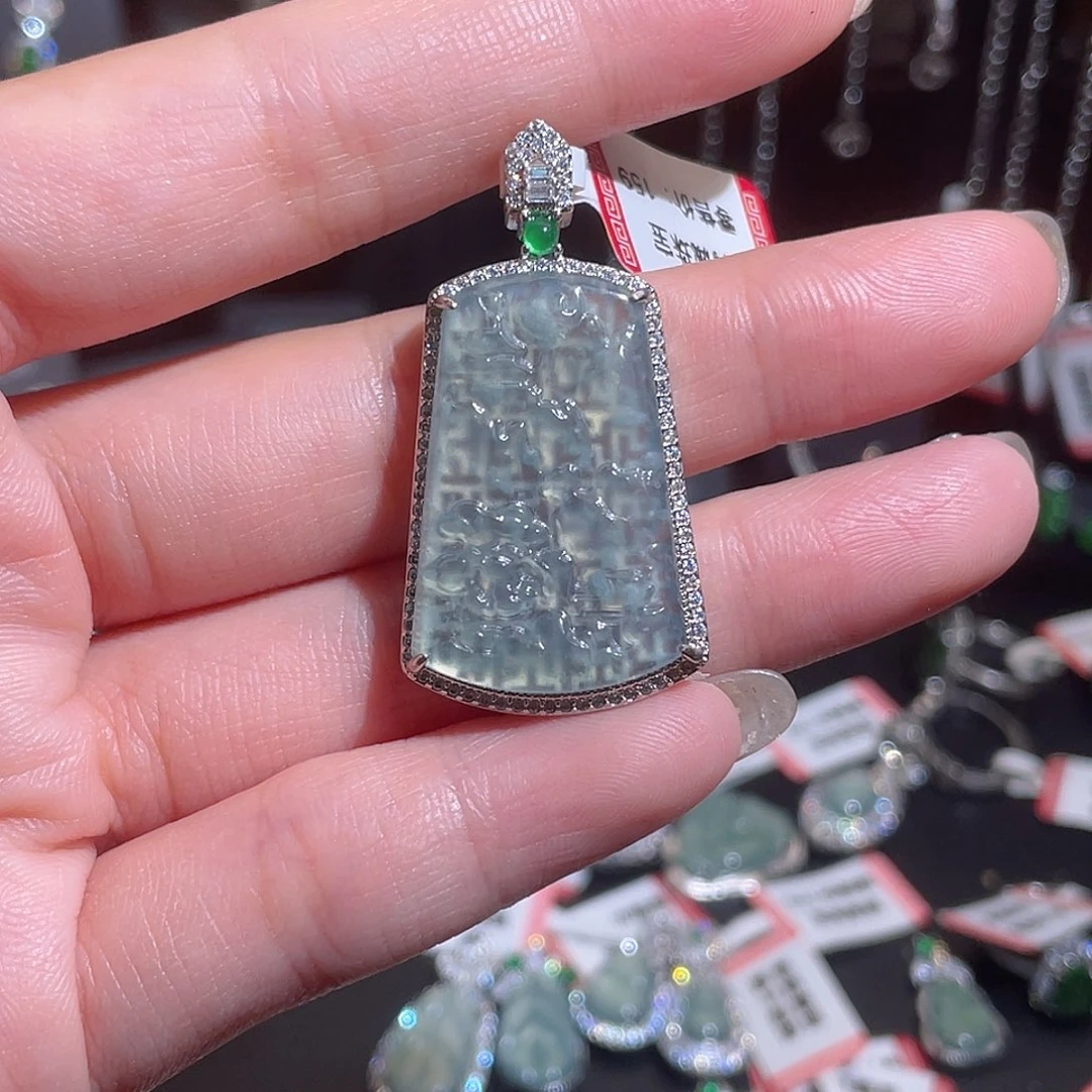 吊坠(不含链)未镶嵌翡翠