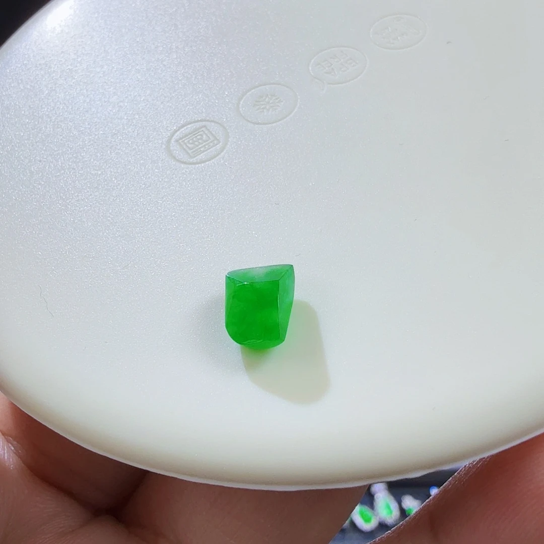 翡翠未镶嵌颈饰裸石
