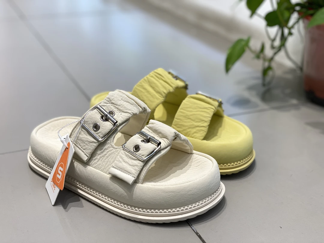 ZSWD2025爆款踩屎感一字带拖鞋60190