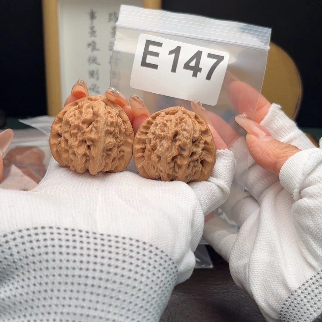 文玩核桃把件40白狮子e147