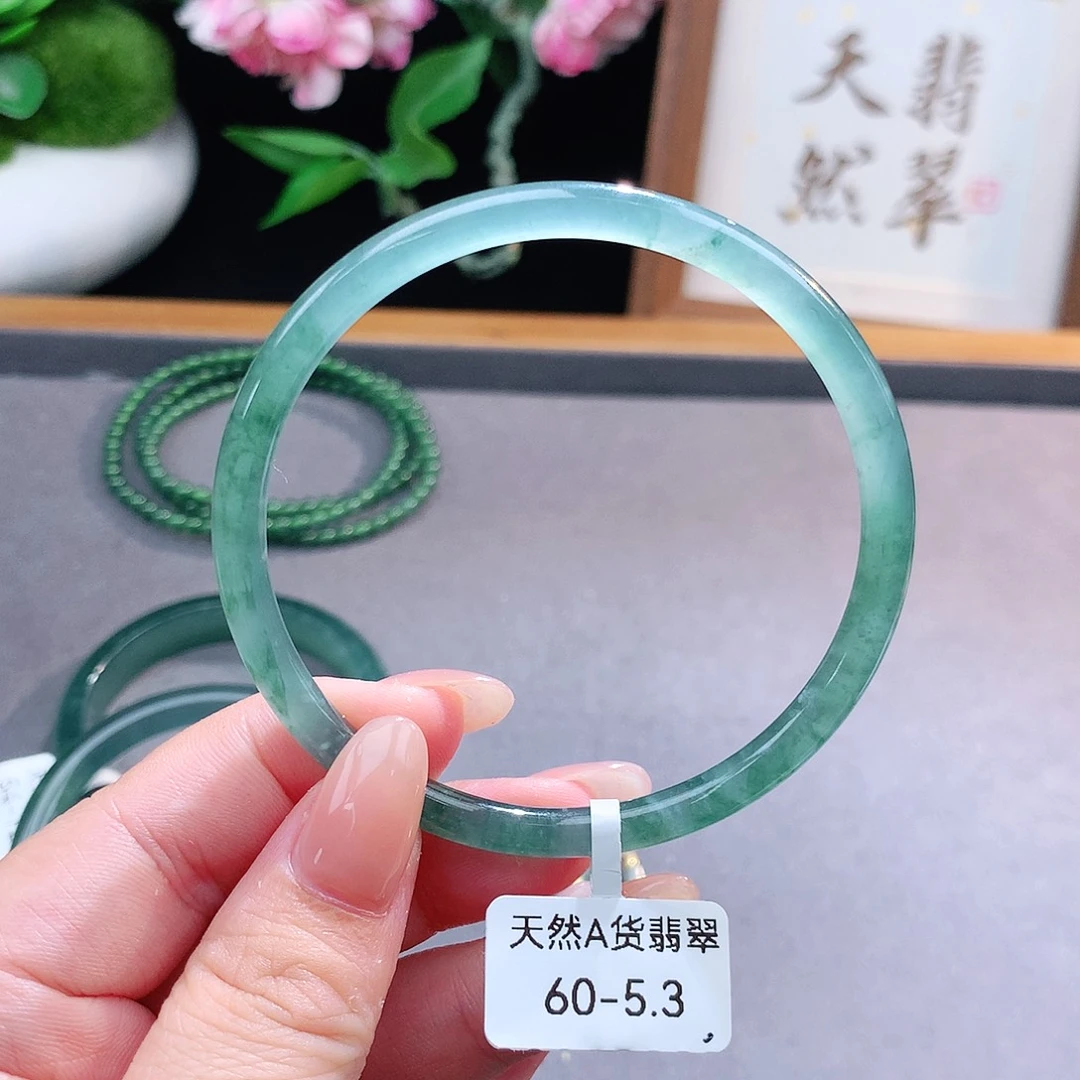 未镶嵌手镯（圆镯）翡翠