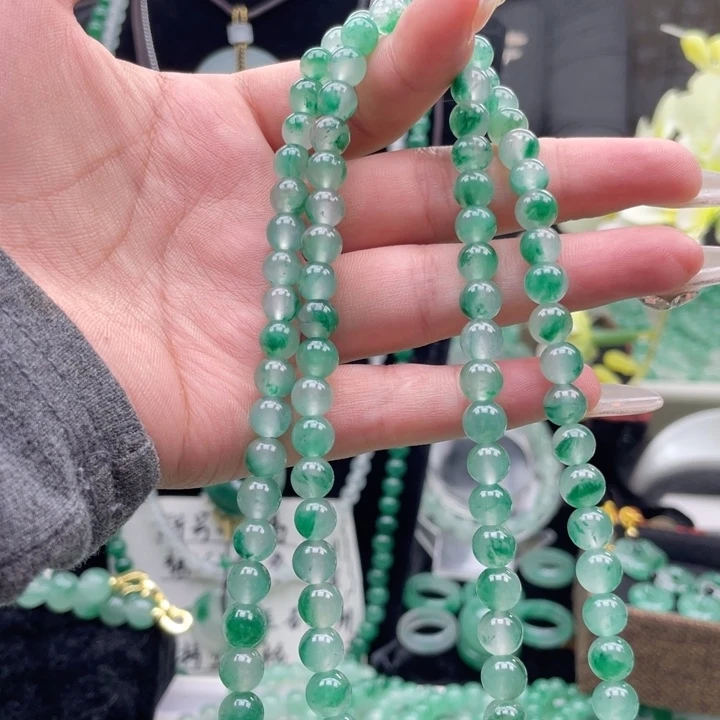 未镶嵌手串石英质玉（非洲翠）轻微矿点