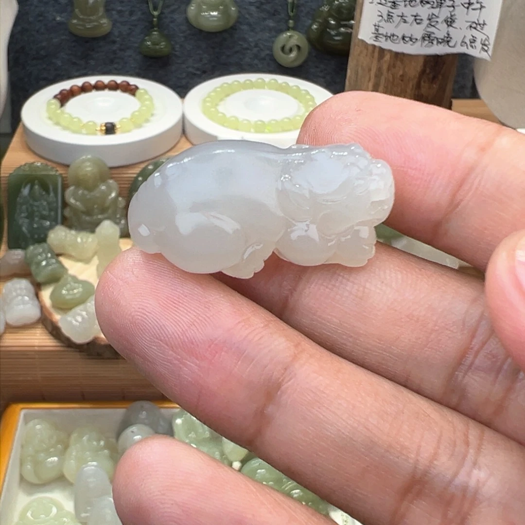 和田玉吊坠(不含链)未镶嵌木****z约33mm貔貅特价