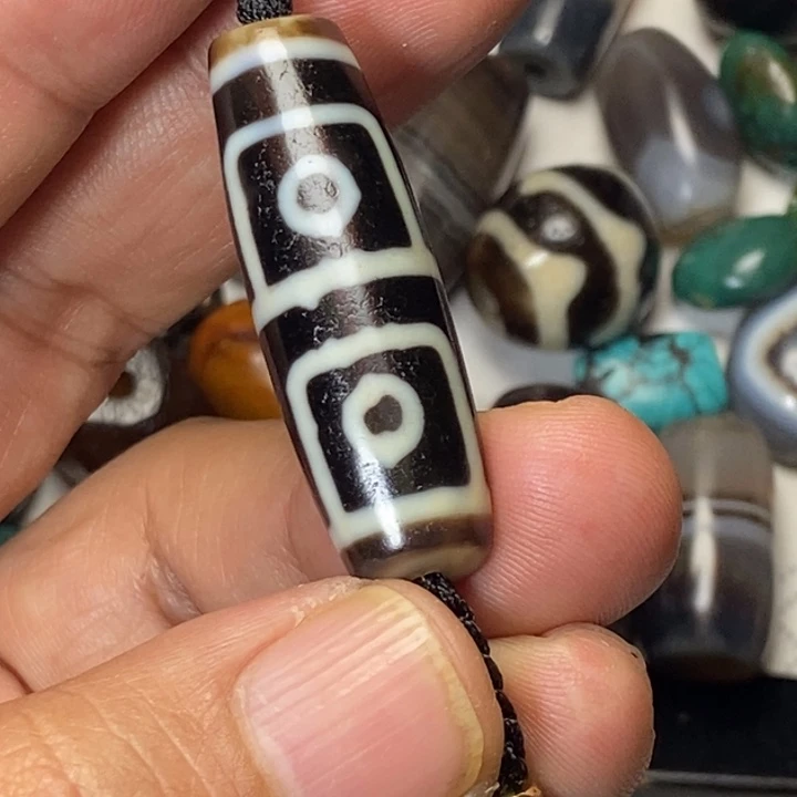 黑***丹琉璃颈饰珠珠。zzzzzzz