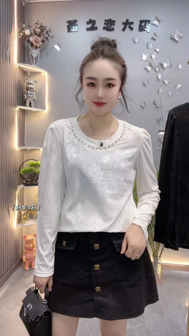 新款钉珠百搭圆领洋气显瘦大码长袖女装