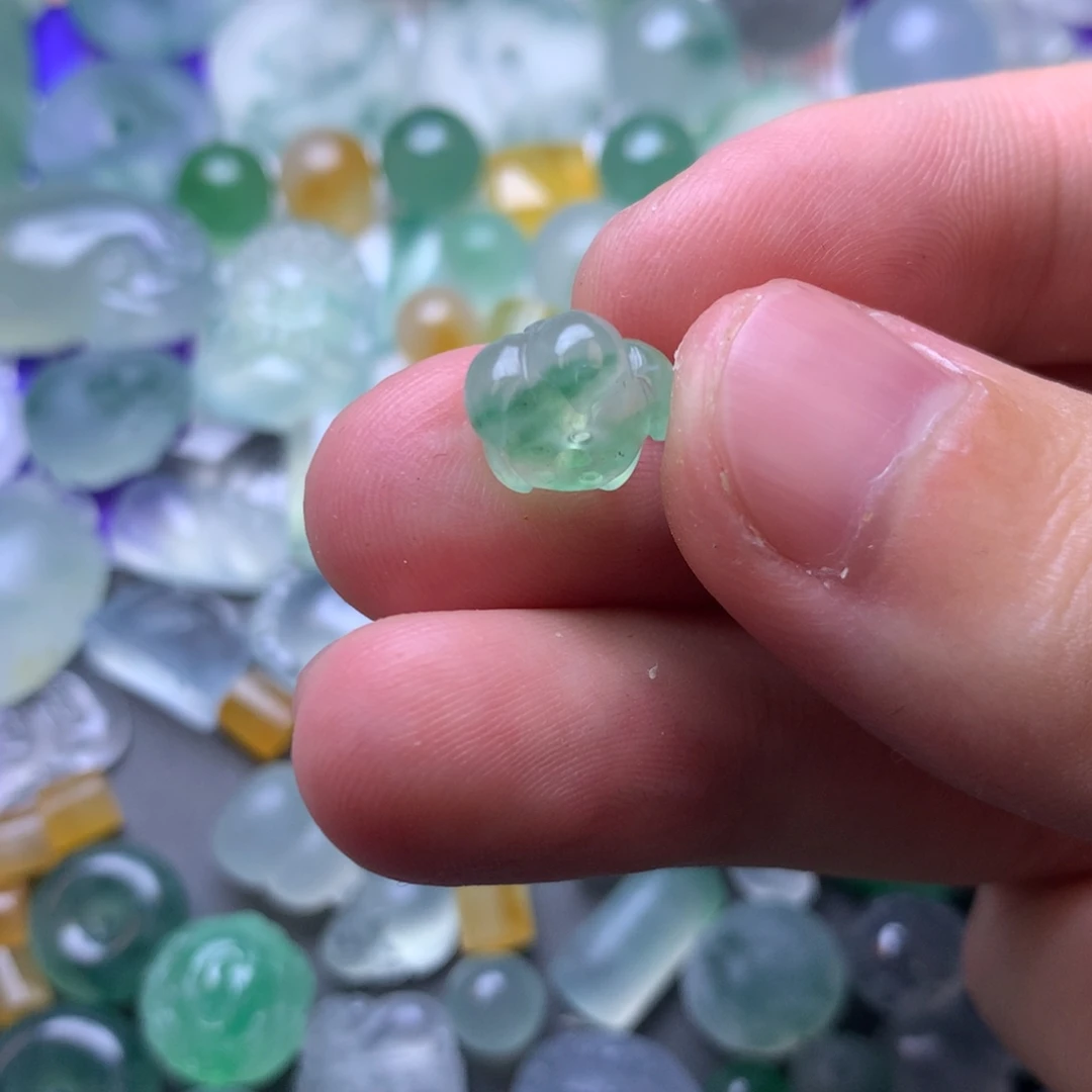 定制翡翠未镶嵌挂件