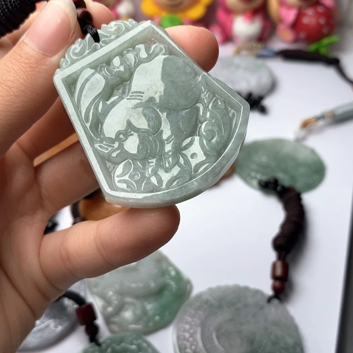 翡翠未镶嵌颈饰翡翠