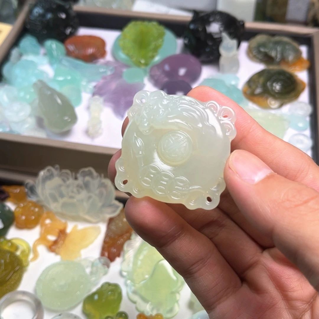 蛇纹石玉未镶嵌颈饰