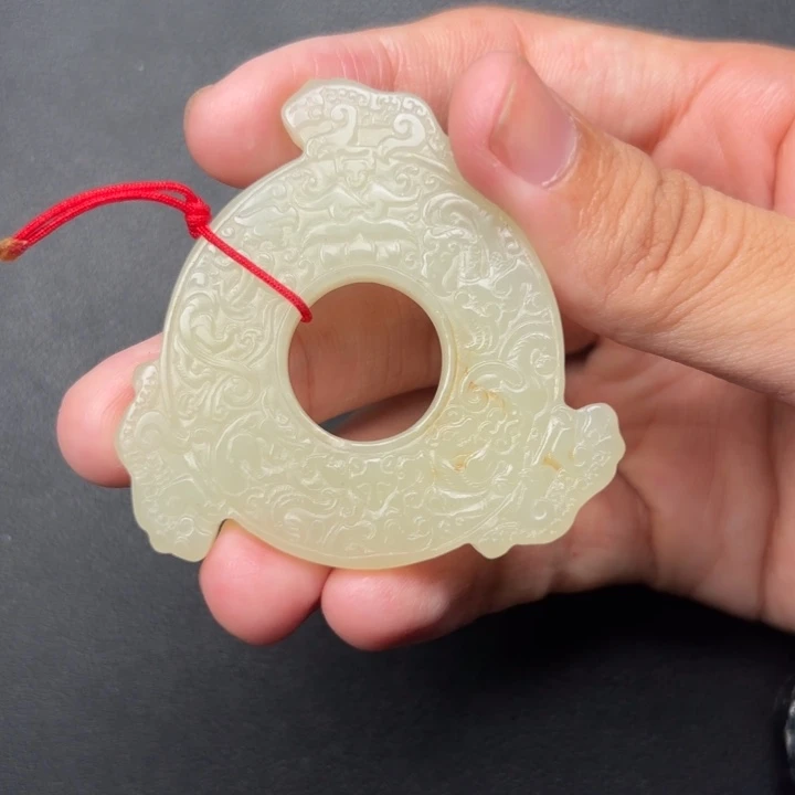 瓦***5和田玉未镶嵌颈饰