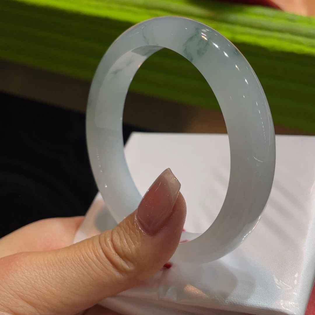 翡翠未镶嵌颈饰镯子