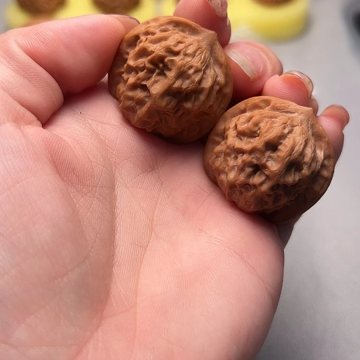 敕***川大叶紫檀（黑酸枝木类）瓷娃娃