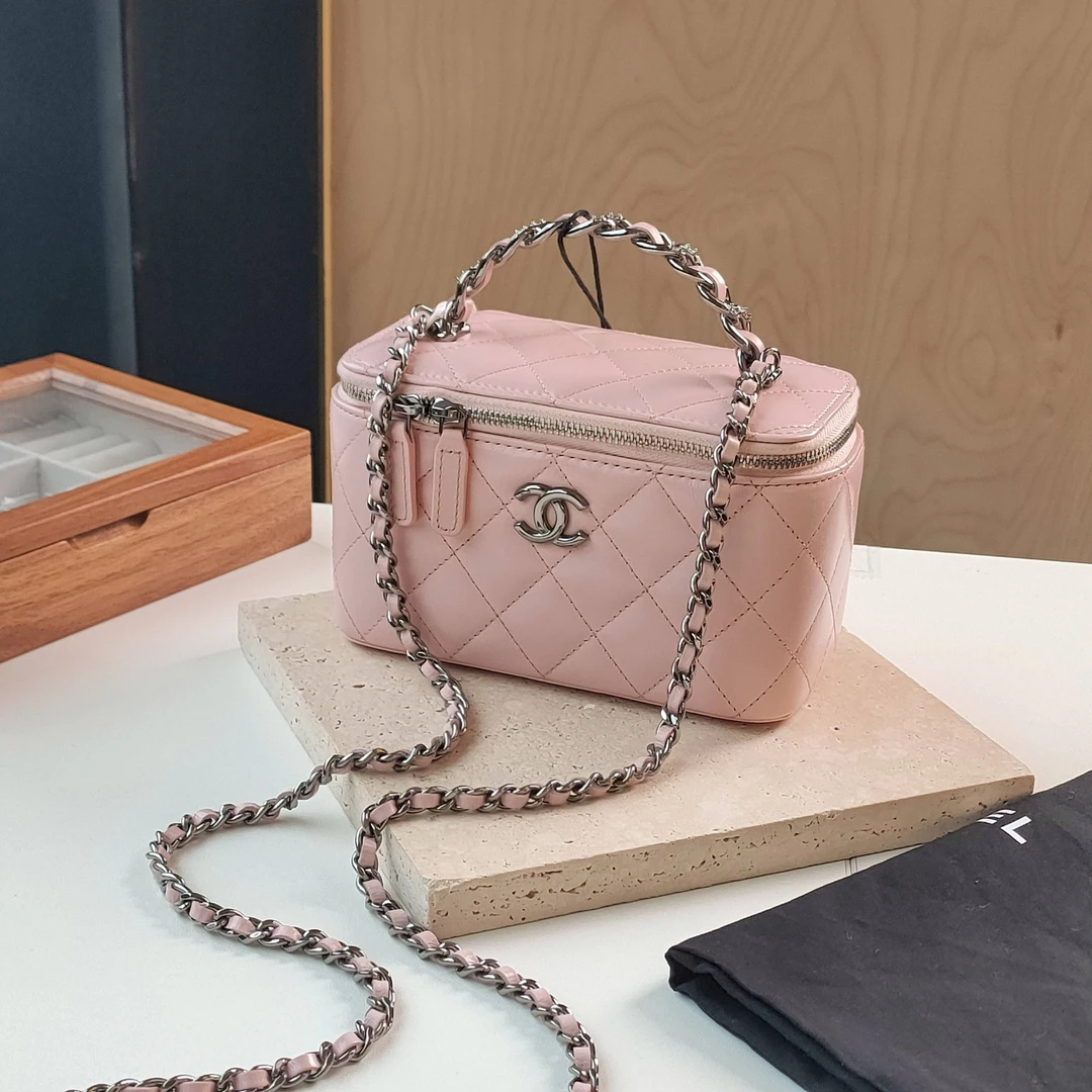 99新 Chanel/香奈儿 Azul-淡粉色牛化妆长盒水钻手柄斜挎包/39618