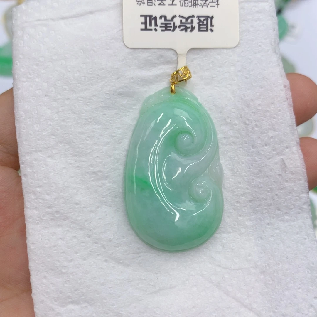 翡翠18K金镶嵌颈饰翡翠