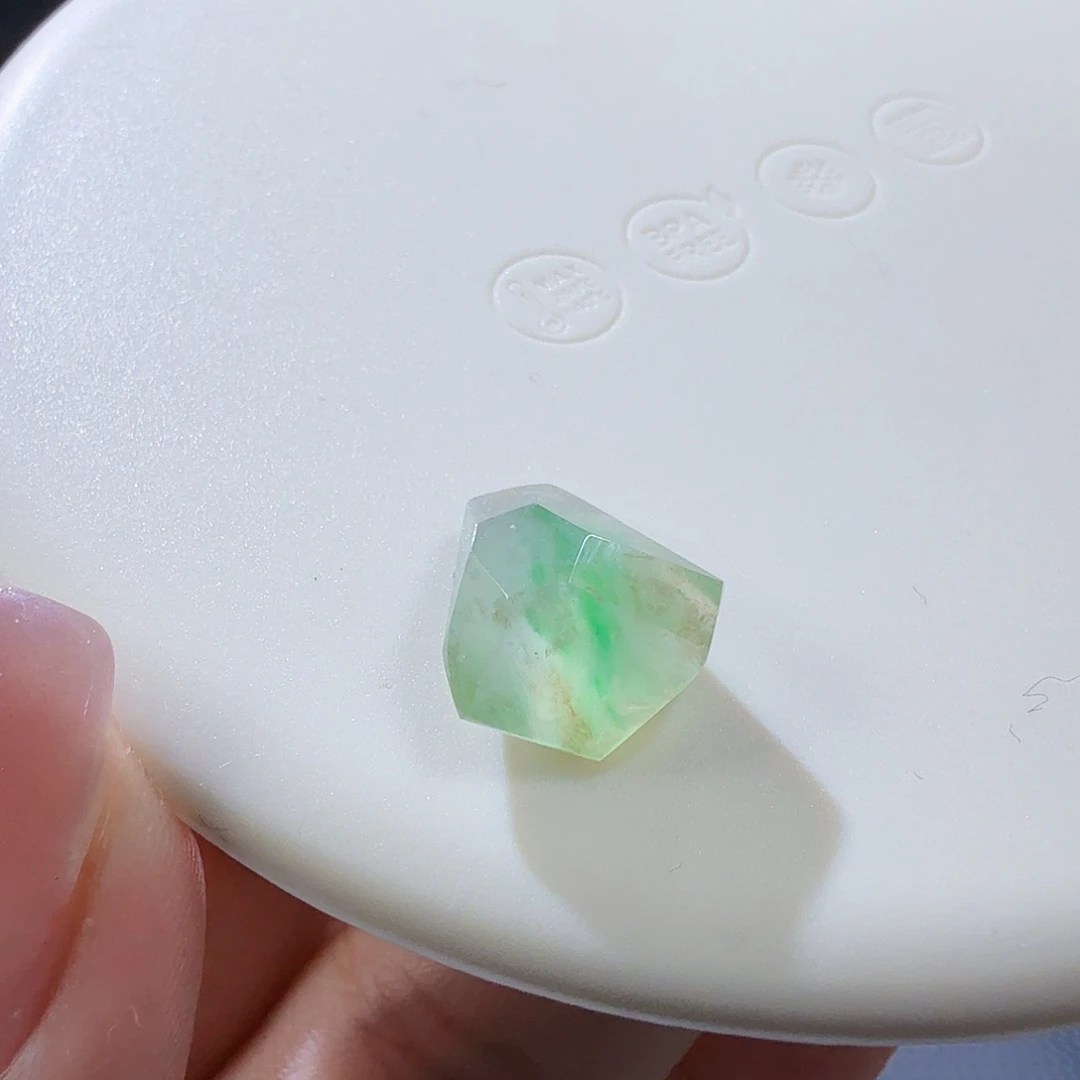 翡翠未镶嵌颈饰裸石