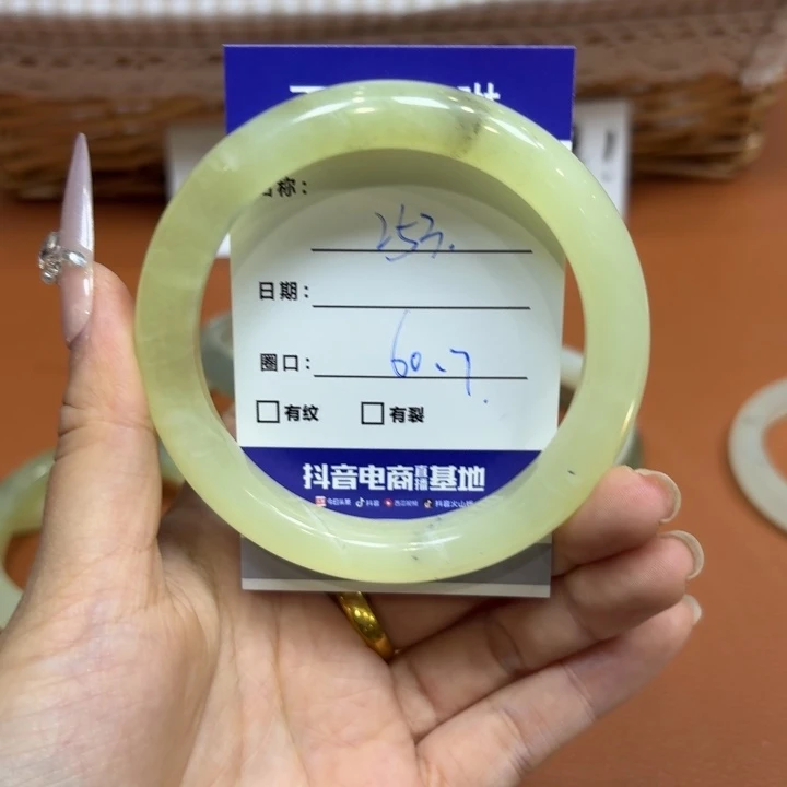 未镶嵌岫玉手镯天然