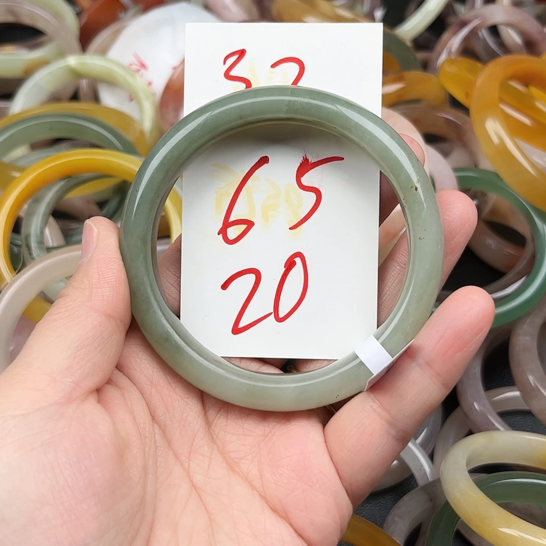 石英质玉未镶嵌手镯32