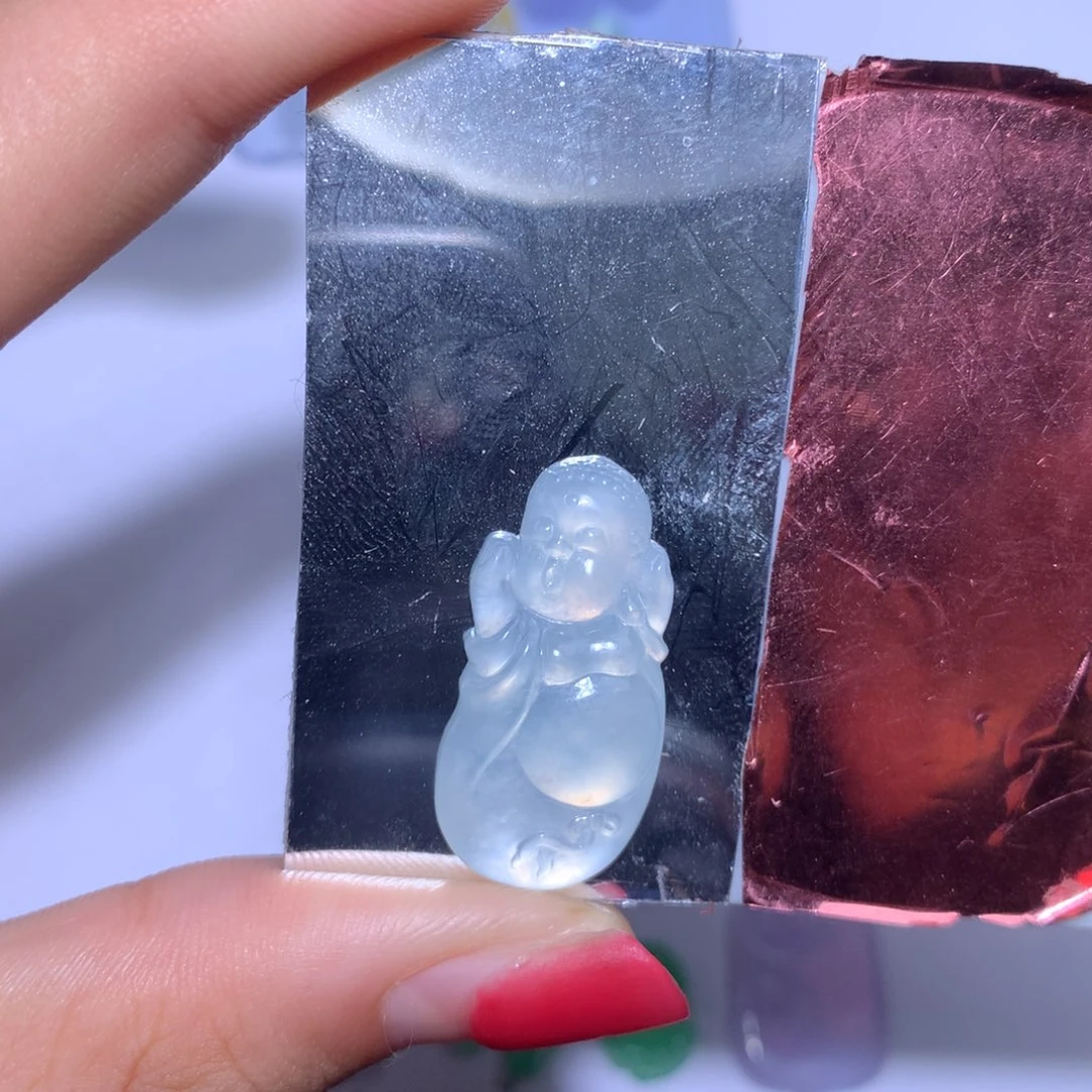 翡翠未镶嵌颈饰佛