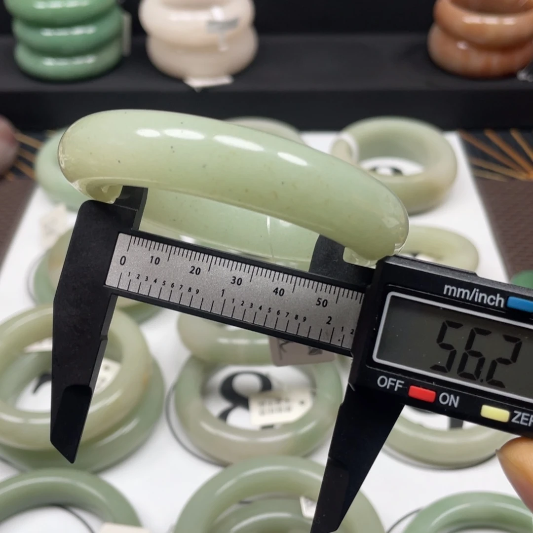 石英质玉未镶嵌手镯