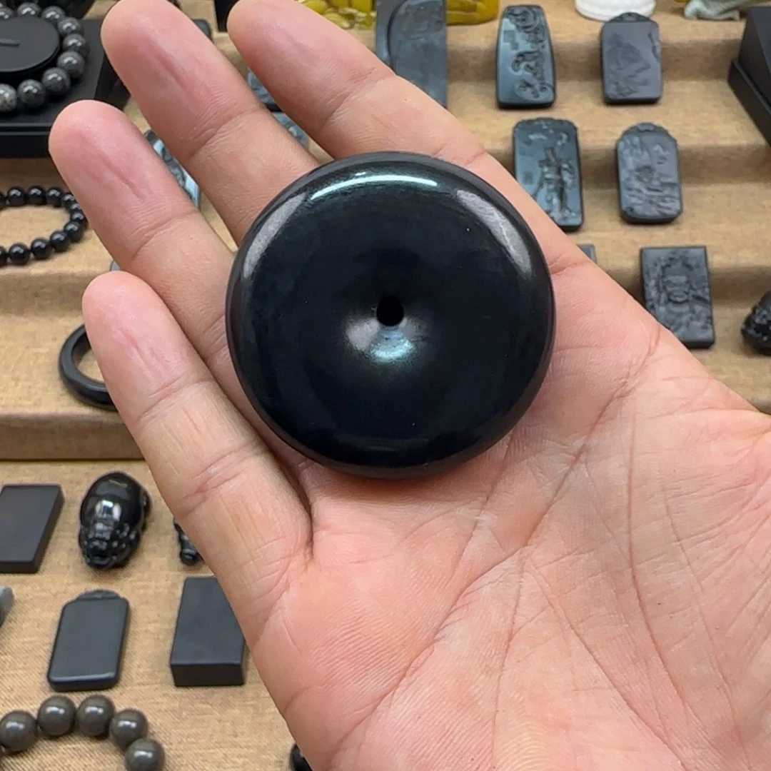 和田玉（墨玉）未镶嵌颈饰大平安扣