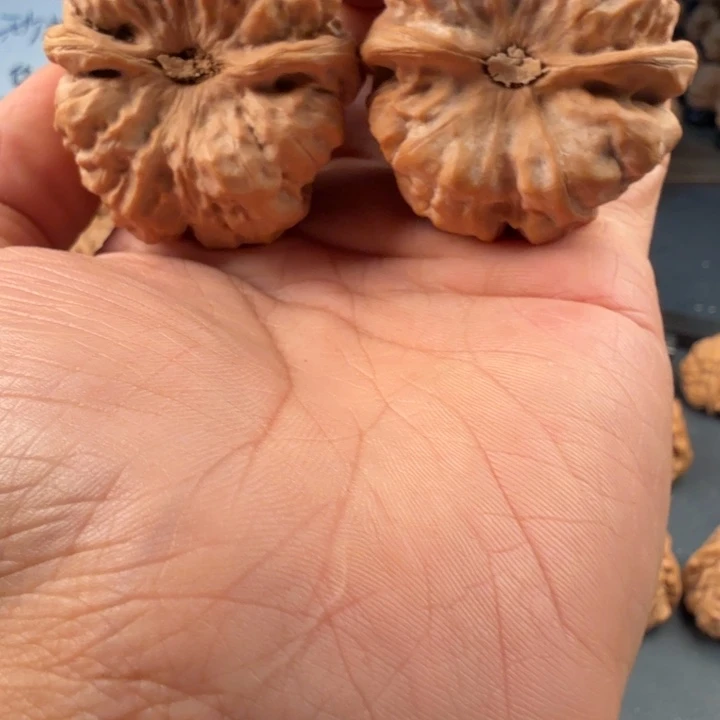 神****文玩核桃吊坠蛤蟆的眼睛是真的好看