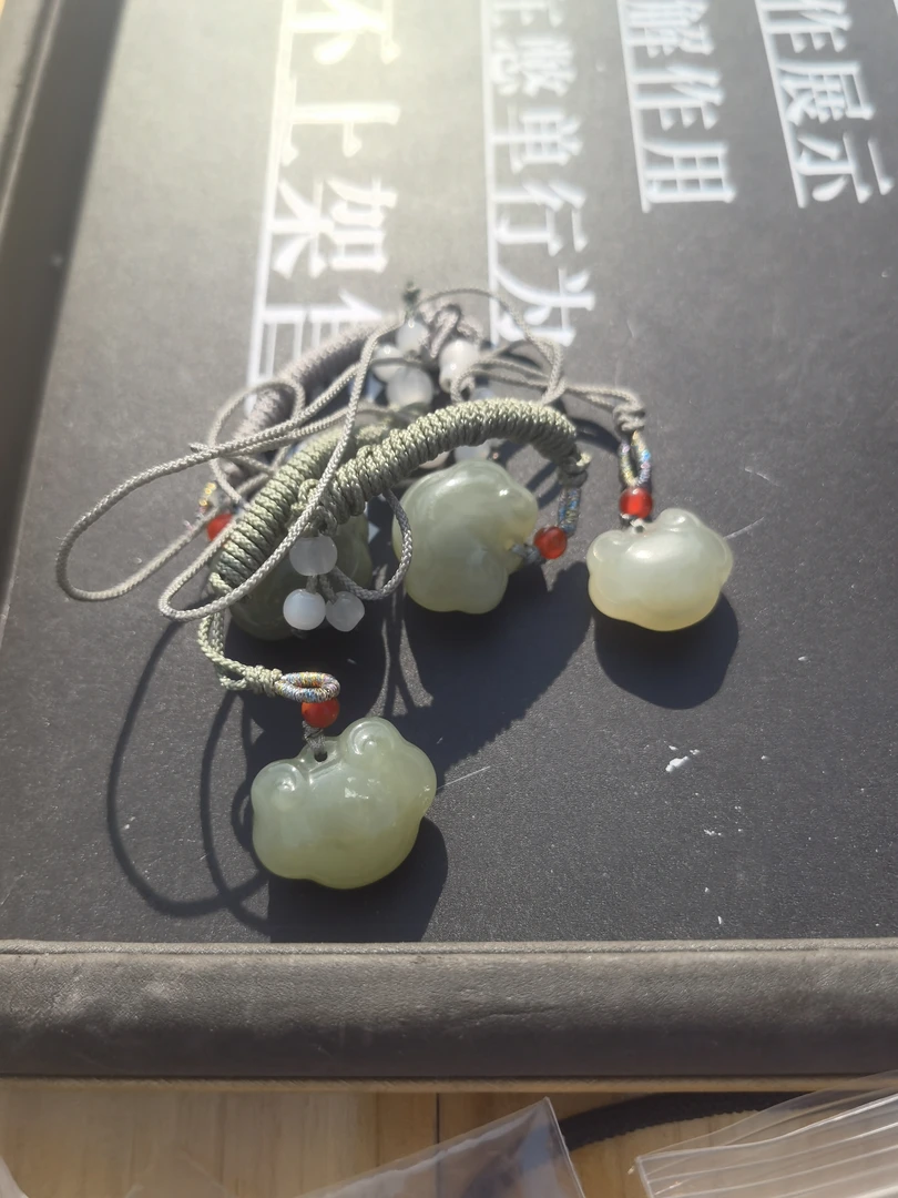 和田玉清水宝宝锁多样性发一