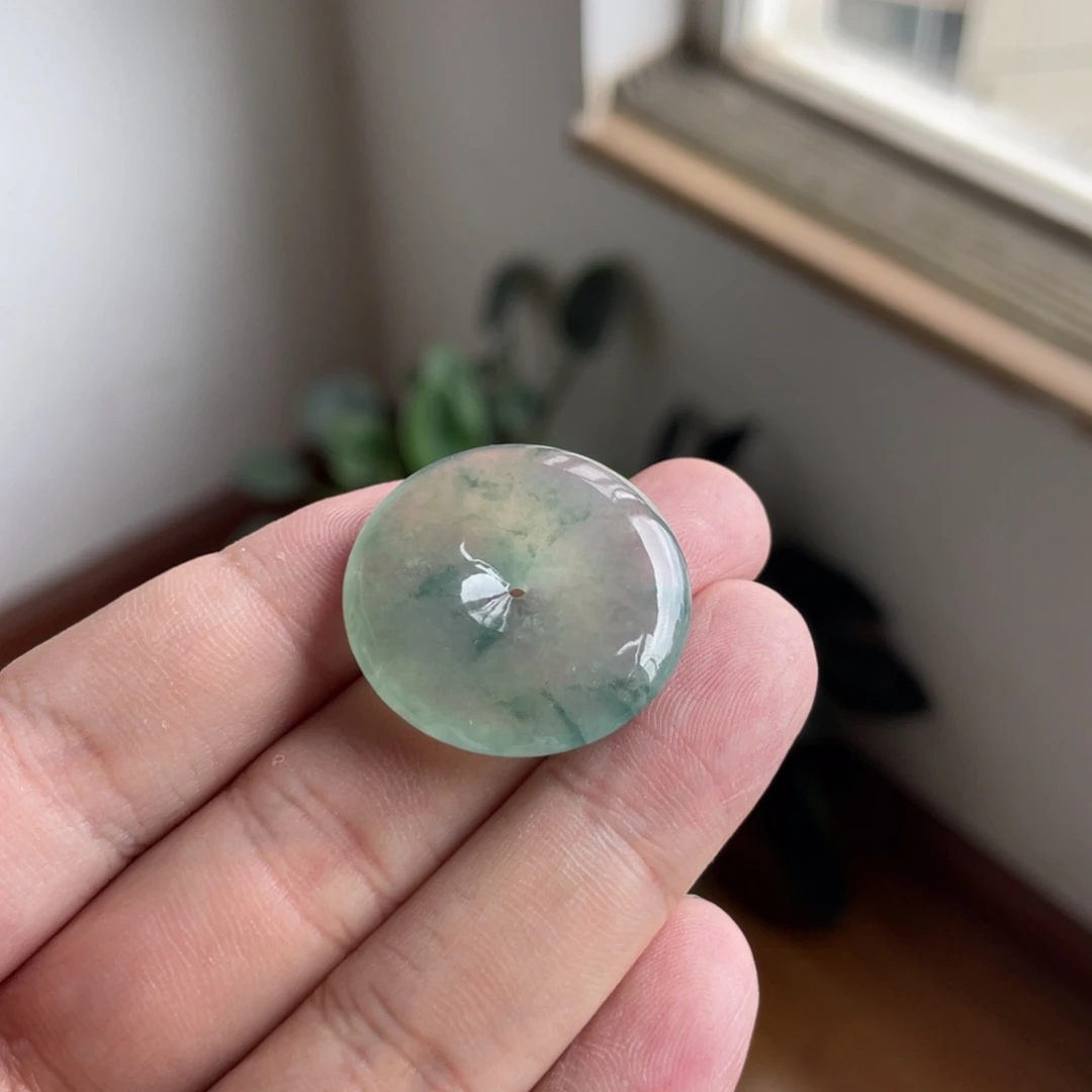 翡翠未镶嵌颈饰飘花平安扣