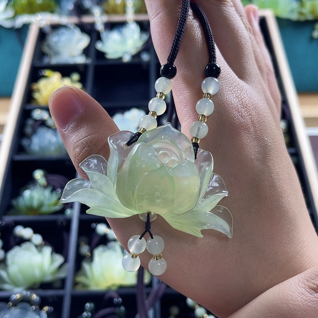 透闪石-蛇纹石玉未镶嵌颈饰荷*