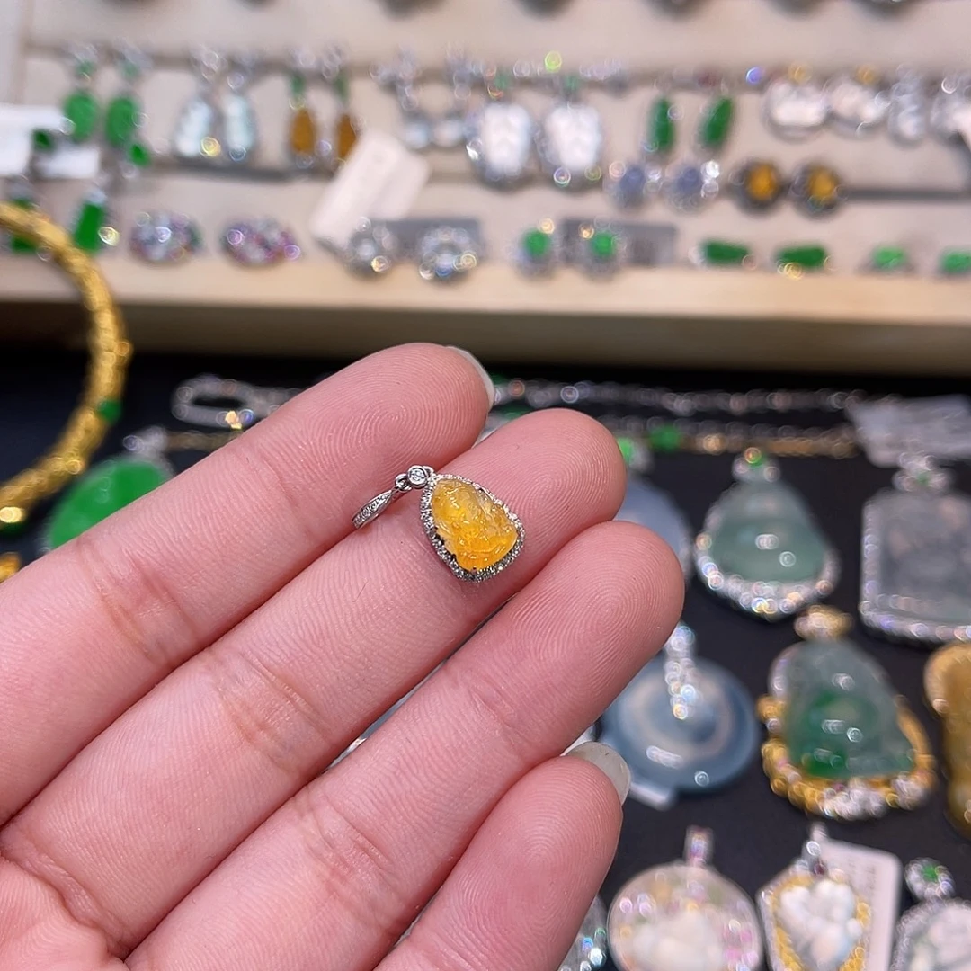 翡翠18K金镶嵌颈饰大象