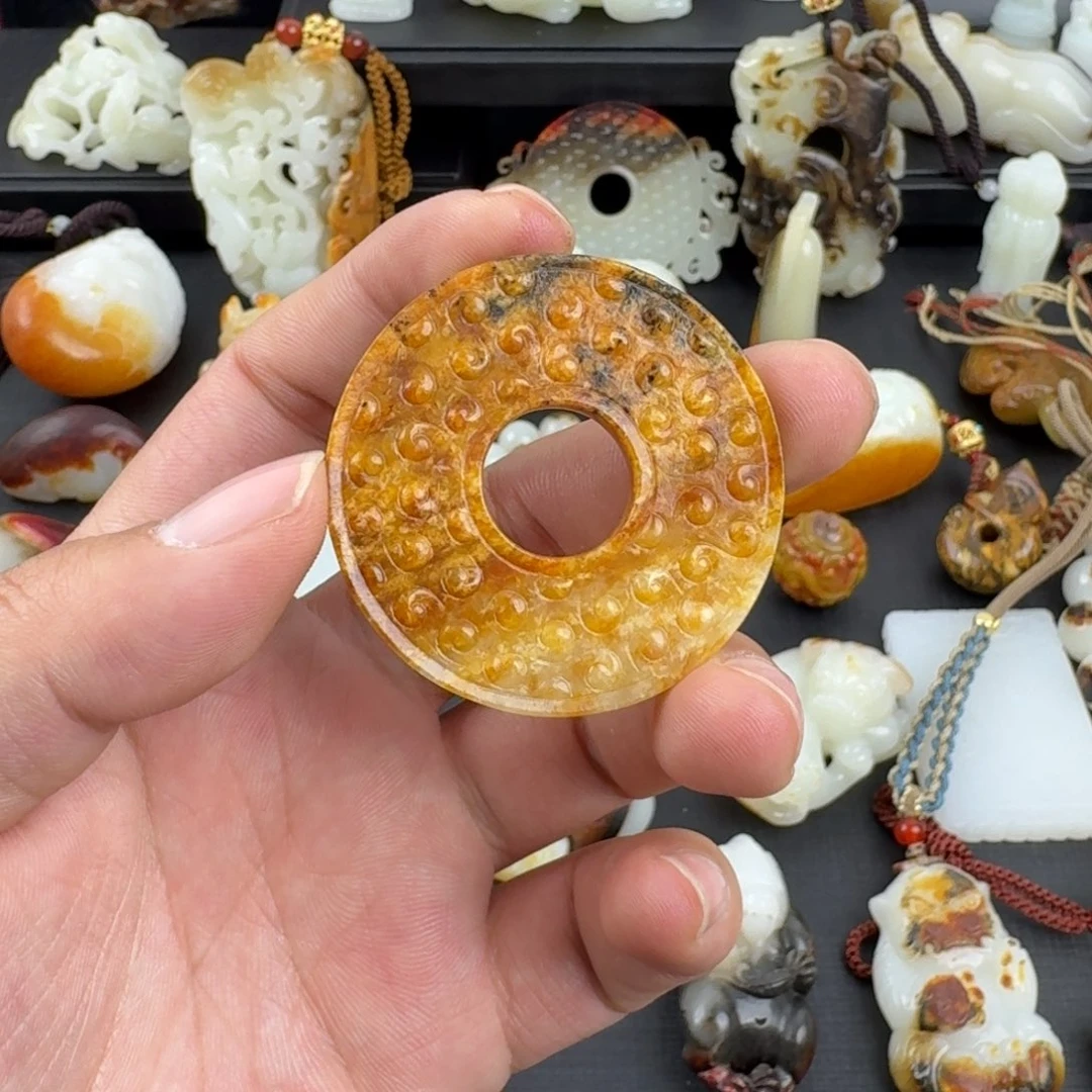 和田玉（糖玉）颈饰未镶嵌春**面