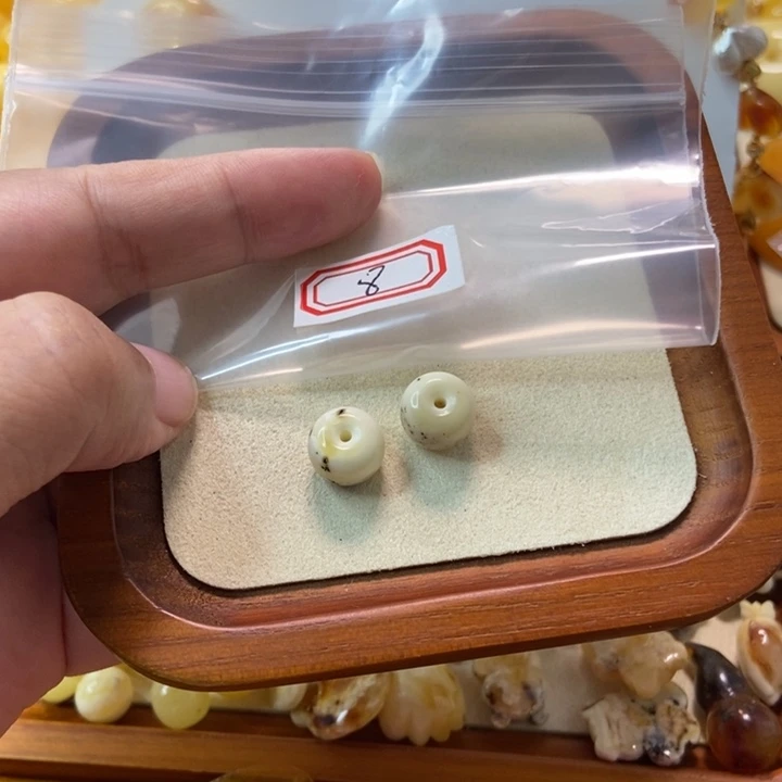 淄***糕琥珀未镶嵌珠宝奇石