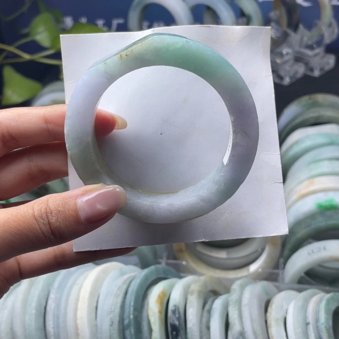 纠***人定制翡翠未镶嵌翡翠手镯