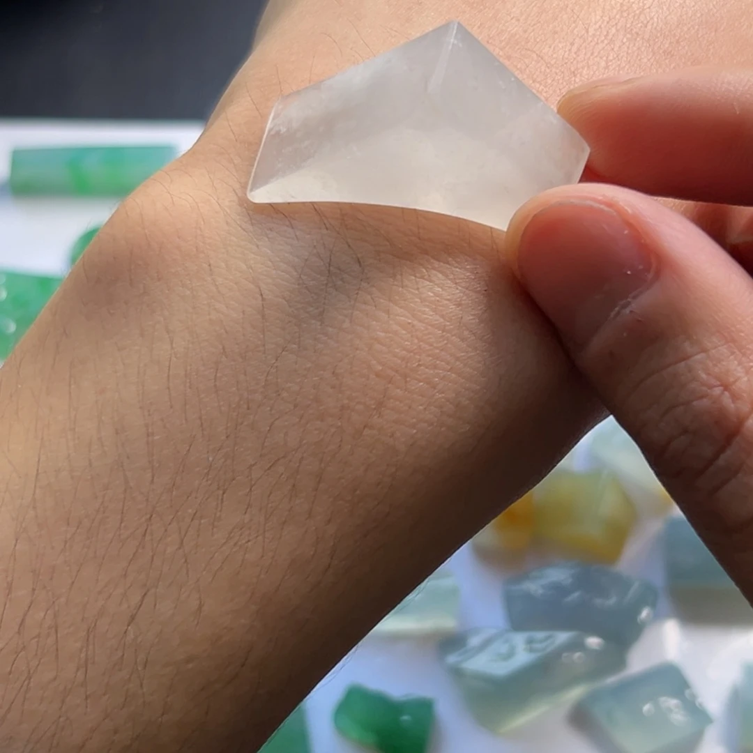 定制翡翠未镶嵌白冰雪花棉手牌