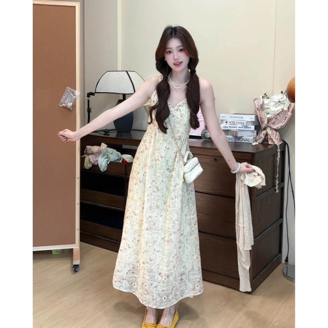 法式复古碎花黄油蝶蝶气质温柔绝美显瘦设计感氛围吊带连衣裙