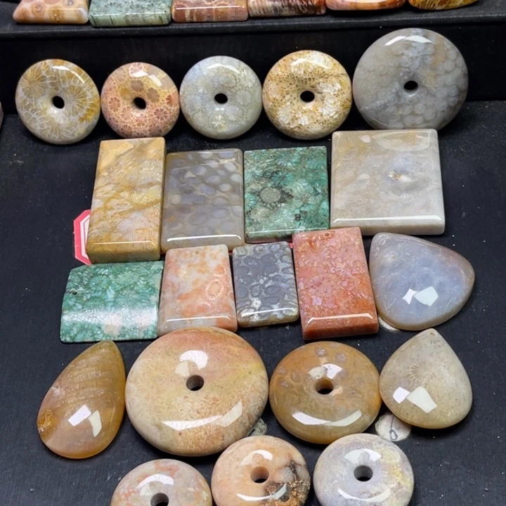 未镶嵌吊坠硅化珊瑚（珊瑚玉）