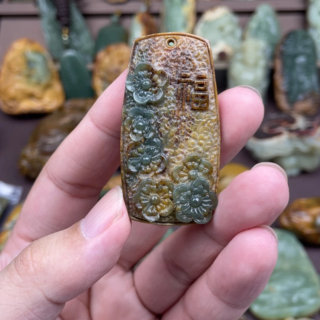 未镶嵌岫岩河磨玉（透闪石质玉）把件