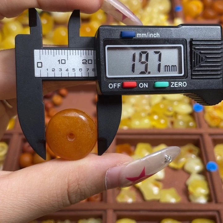 琥珀未镶嵌裸石老蜡橘皮藏扣 微微瑕