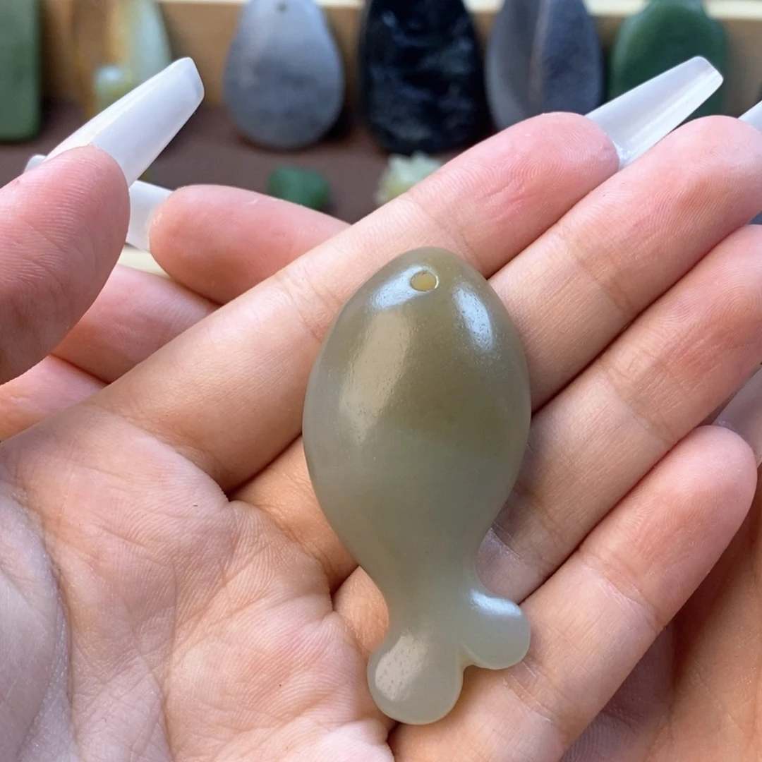 和田玉未镶嵌颈饰t****g定制