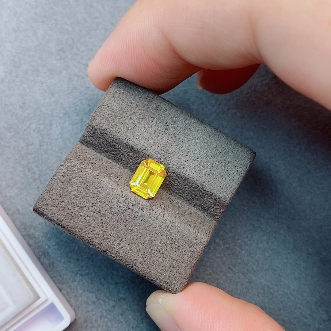 彩色蓝宝石裸石1.61ct 金丝雀
