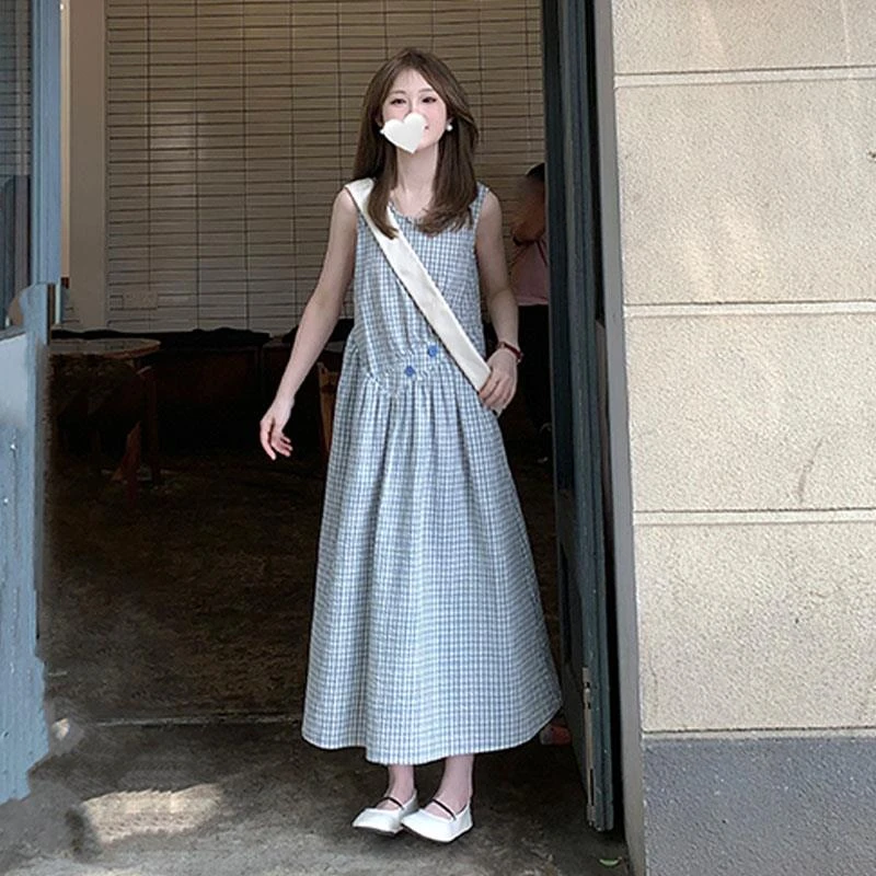 韩系时尚简约高级感蓝色格子连衣裙女2025夏季设计感别致背心裙子
