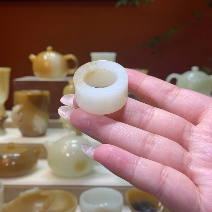 未镶嵌和田玉摆件且末糖白飘花扳指18.2mm