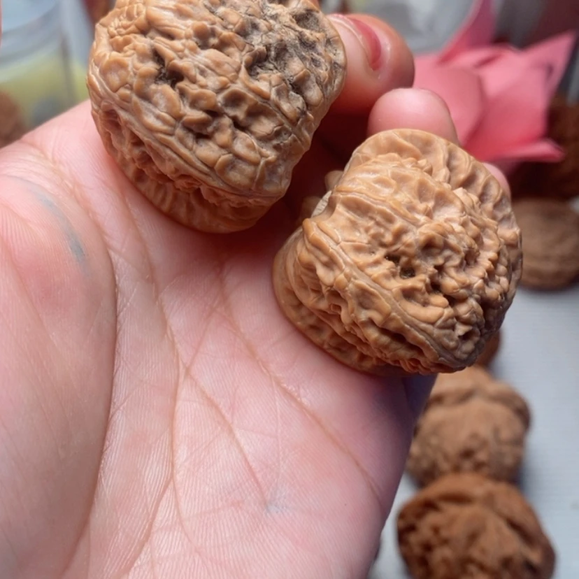 【闪购商品】文玩核桃吊坠白狮子一对